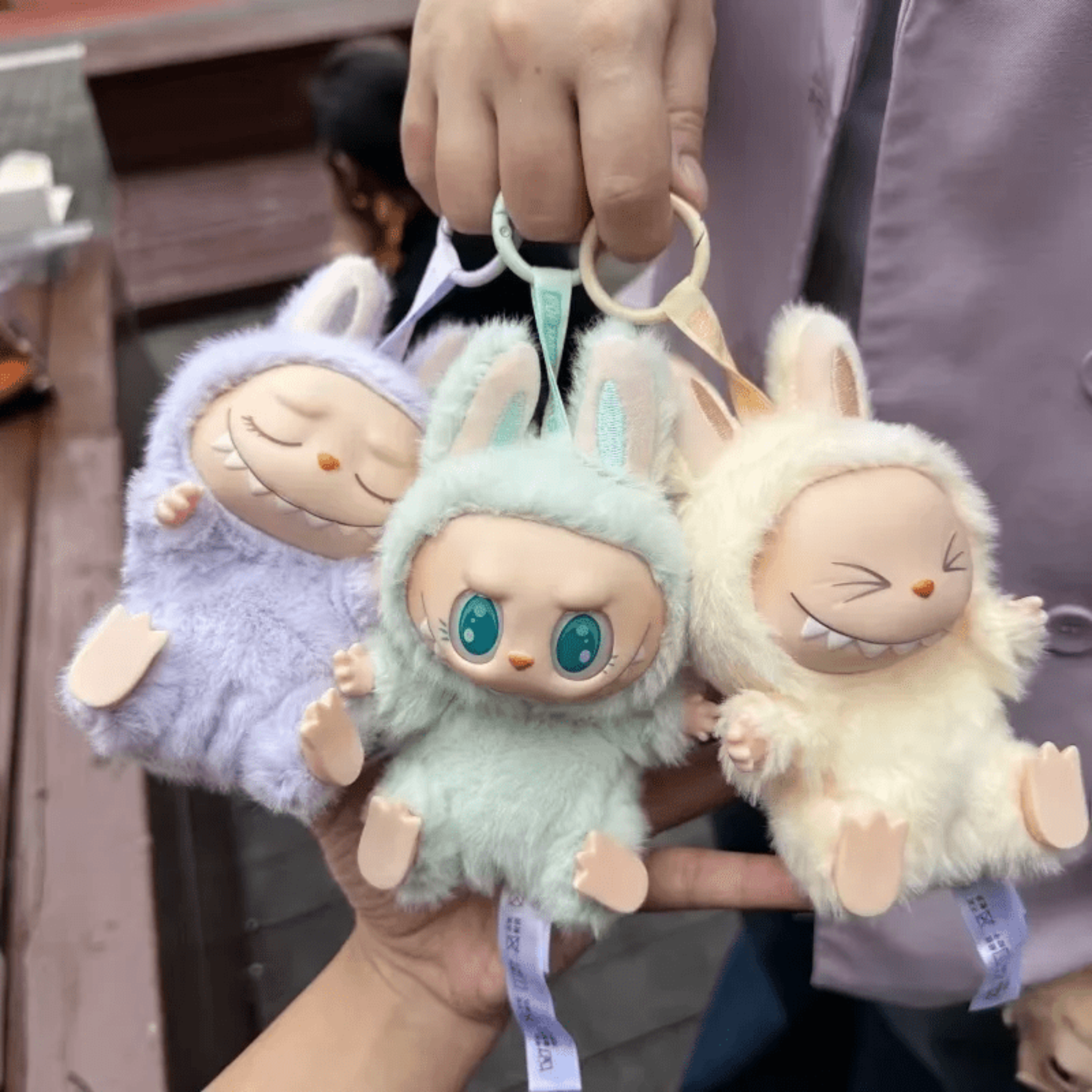 Labubu - سلسلة مفاتيح بشكل وحشي كرتوني ( Random Colours)